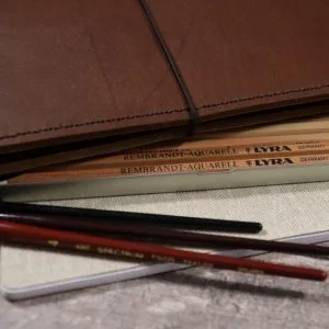 B6 Classic – Elastic Closure in Cognac Leather Cover