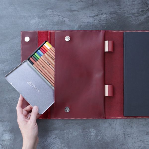 A4-leather-art-cover-pouch-insitu